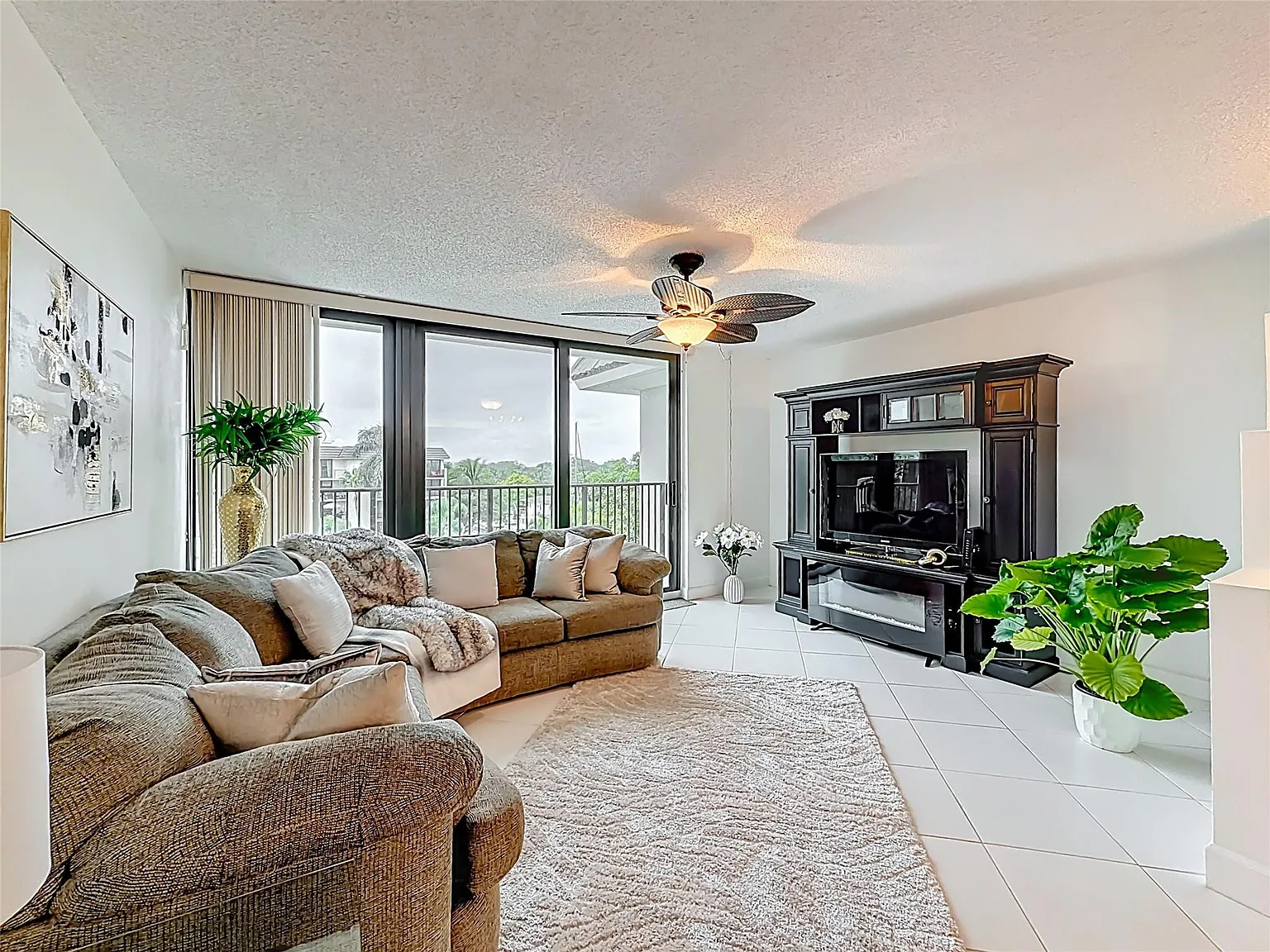 2 bed, 2.0 bath, 1250 sqft, $3,200 — Photo 2