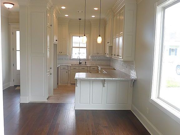 2nd image of 104 Nautilus Ct