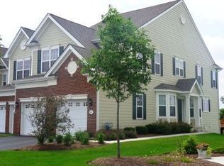 1207 Falcon Ridge Dr, Elgin, IL 60124