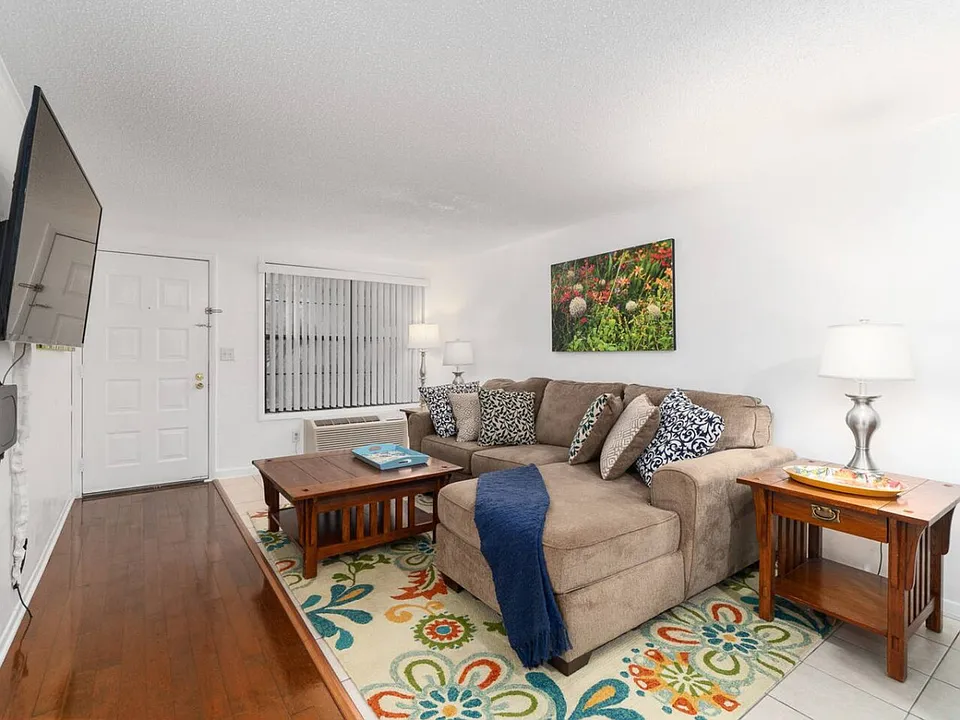 2490 SW 14th Dr #ID1359099P