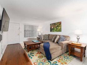 2490 SW 14th Dr, Gainesville, FL