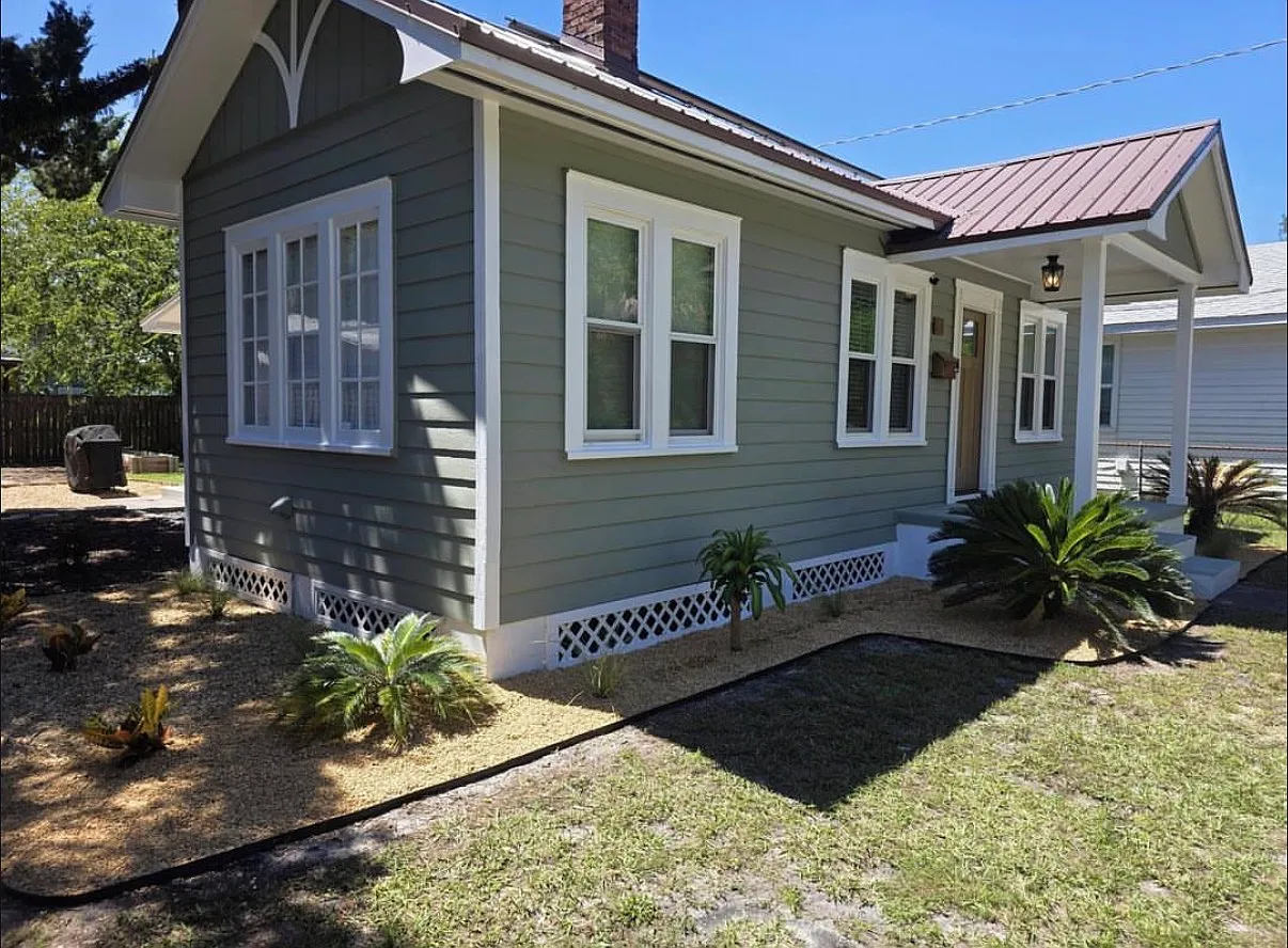 2 bed, 1.5 bath, 926 sqft, $1,600 — Photo 1