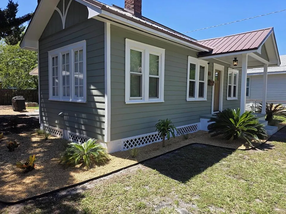10 Poinciana Ave