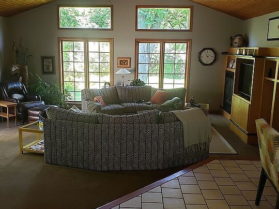 2nd image of 4510 Manor Cir