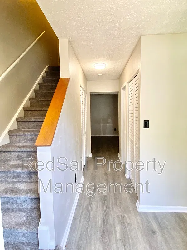 3 bed, 1.5 bath, 1450 sqft, $1,495 — Photo 2