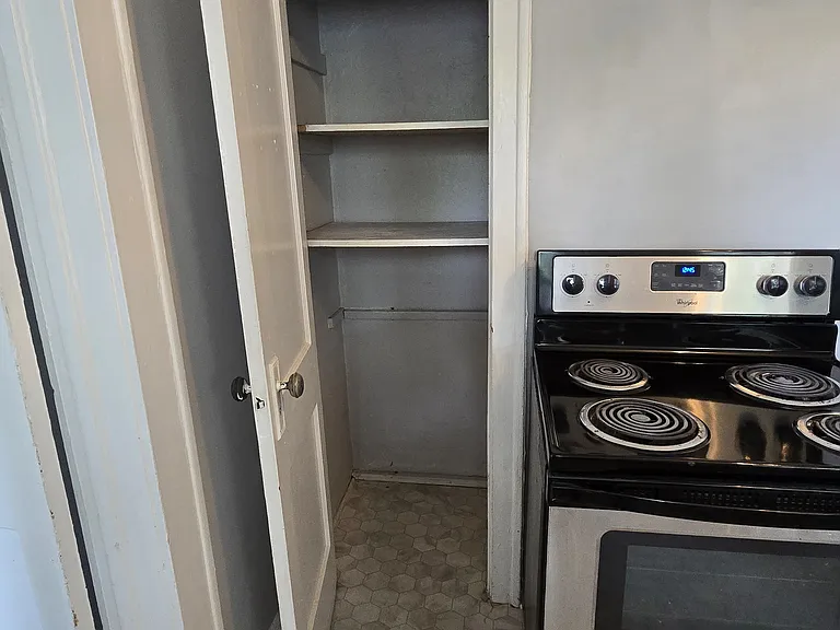 1718 Pine Grove Ave #3 — Photo 4