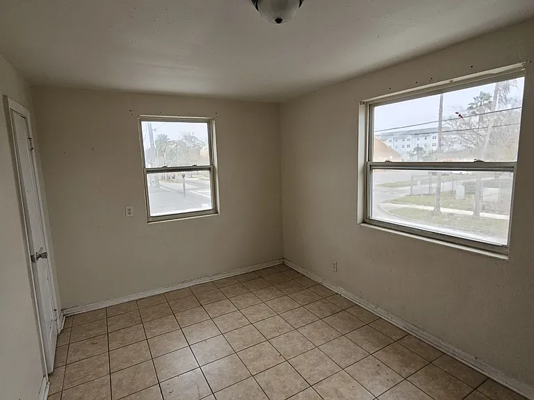 2414 N Myrtle Ave #3 — Photo 5