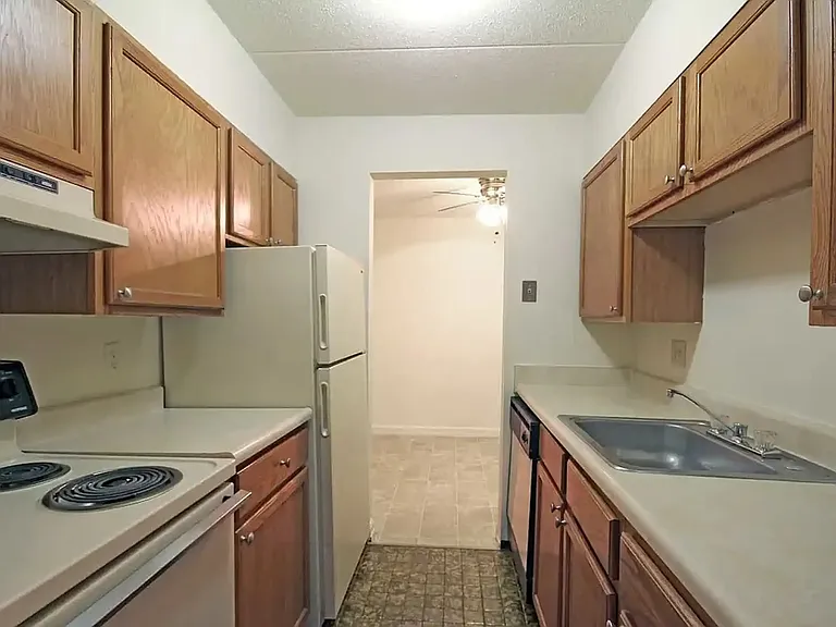 Ravenwood Apartments — Photo 5