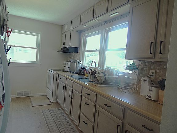 5th image of 900 E Hanson Ave