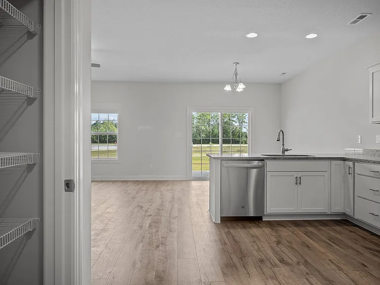 209 Verrazzano Ln — Photo 4