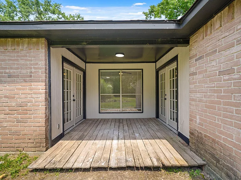 22039 Rivermead Dr — Photo 19