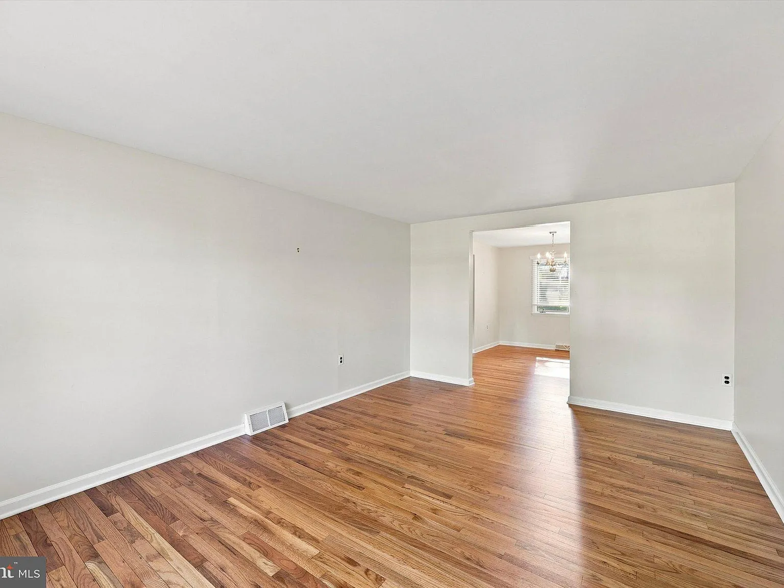 4 bed, 2.0 bath, 2196 sqft, $3,450 — Photo 4