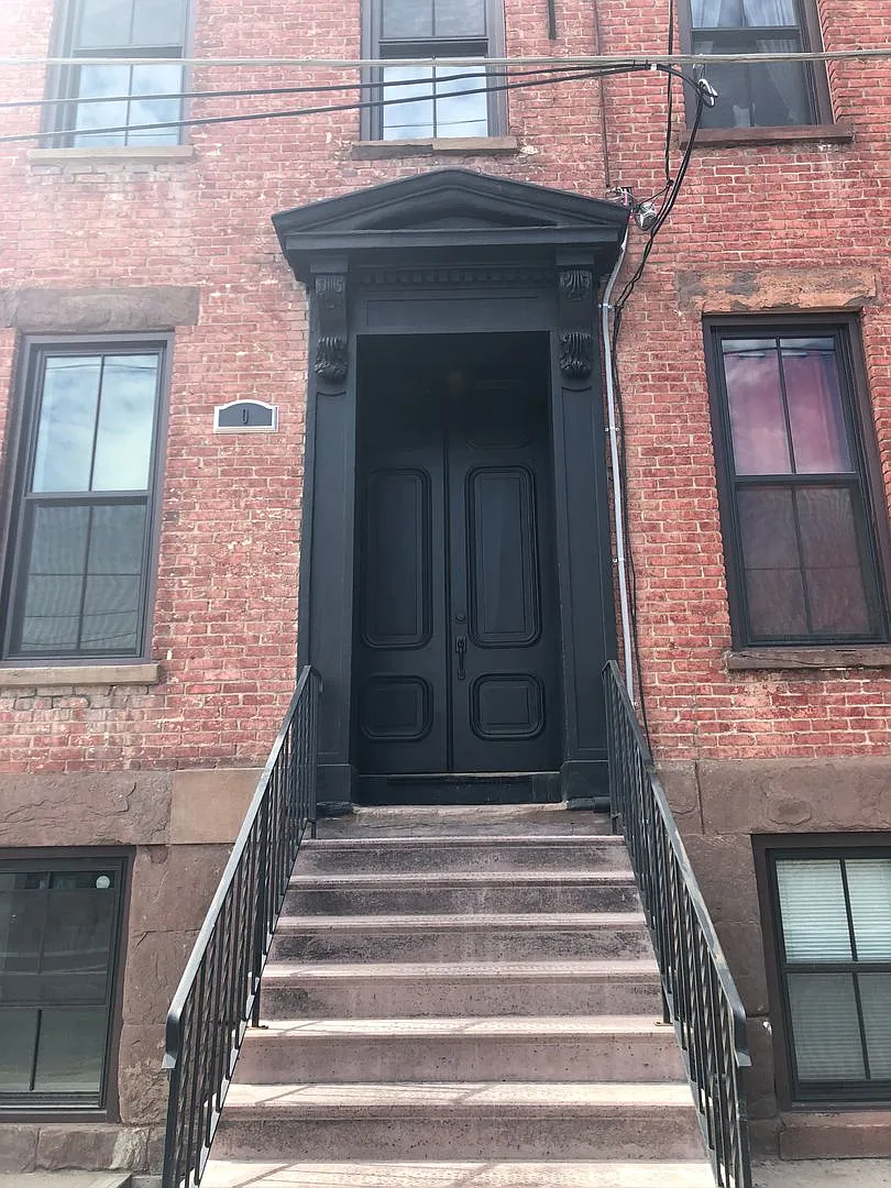 802 Broadway — Photo 2