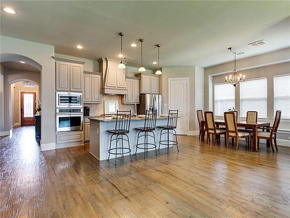 4th image of 2706 Pointview Ct