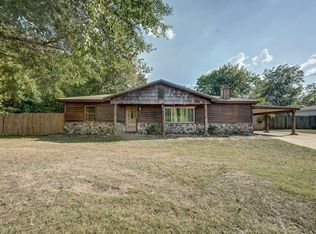 6 E Ave E, Hooks, TX 75561