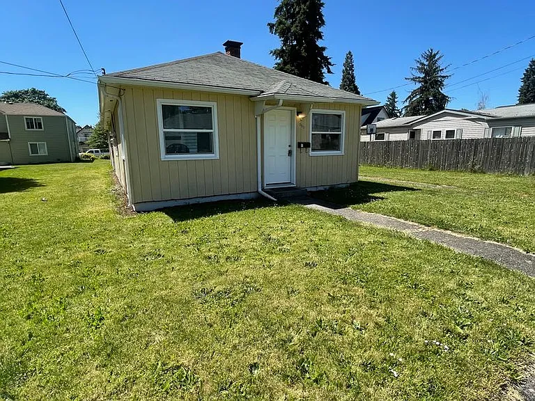 1050 Hiatt St — Photo 1