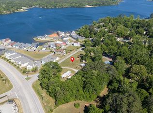 102 Lakeshore Dr, Greenwood, SC 29649