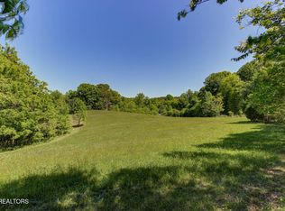 16 Thomas Cross Rd, Sevierville, TN 37876