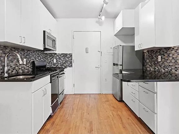 3rd image of 190 E 7th St APT 611
