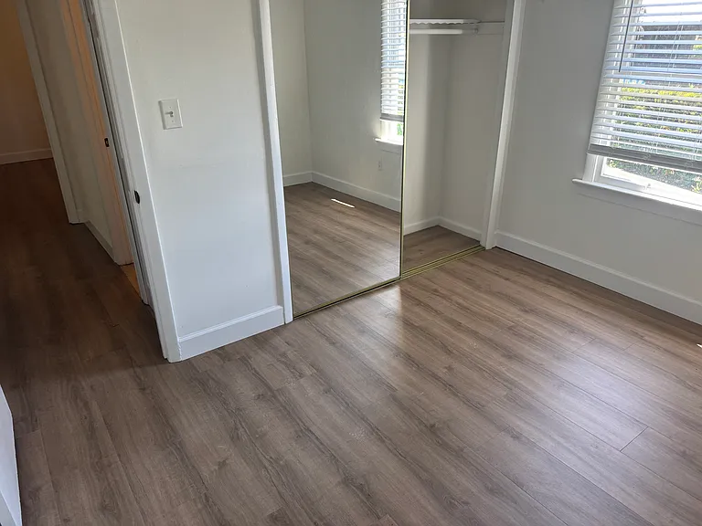 2573 NE Palm Ave #A — Photo 9