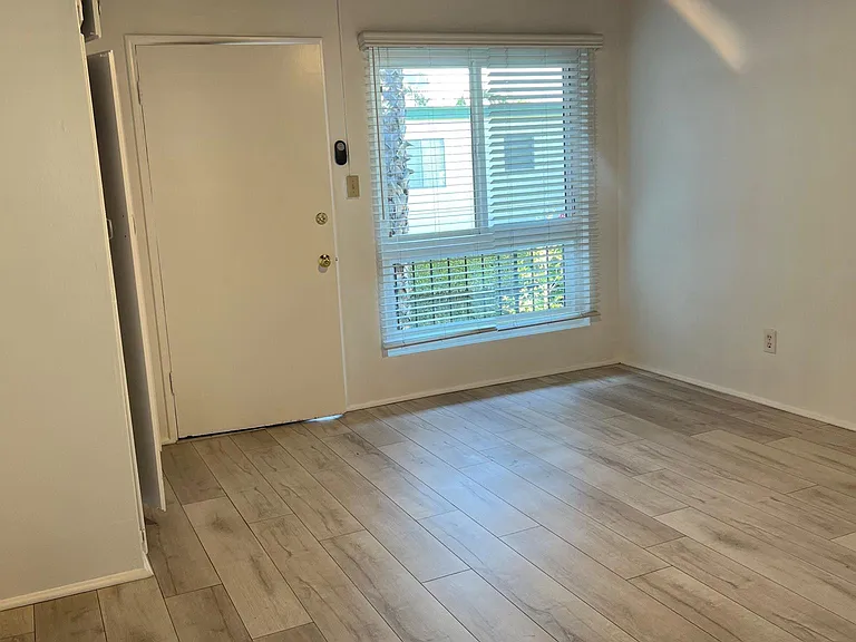 5910 E Naples Plz — Photo 14