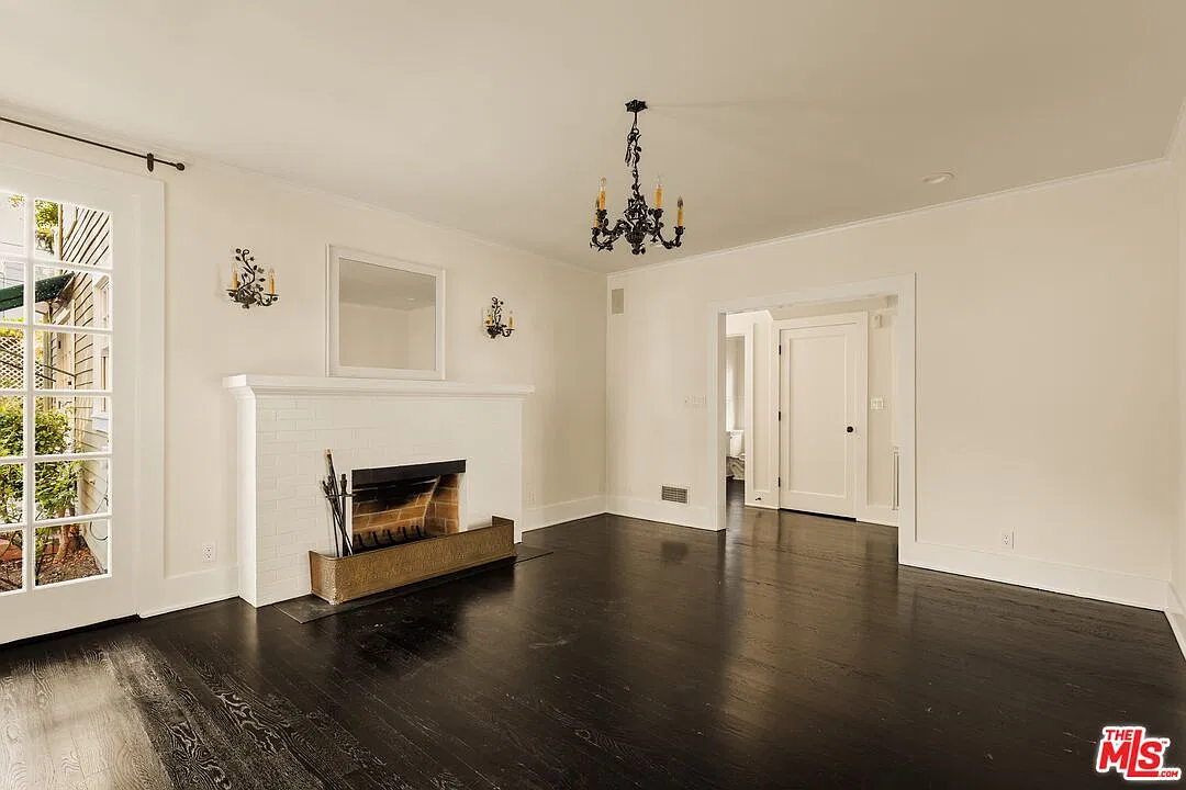 5 bed, 5.5 bath, 3770 sqft, $18,995 — Photo 4