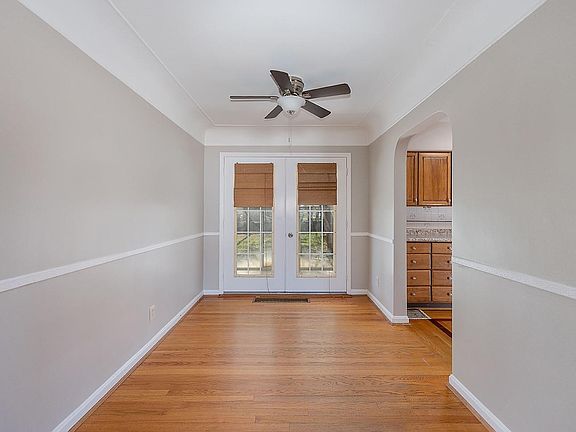 5th image of 184 Ireland Ave