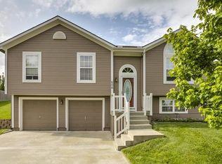 606 NW Whitney Ct, Grain Valley, MO 64029