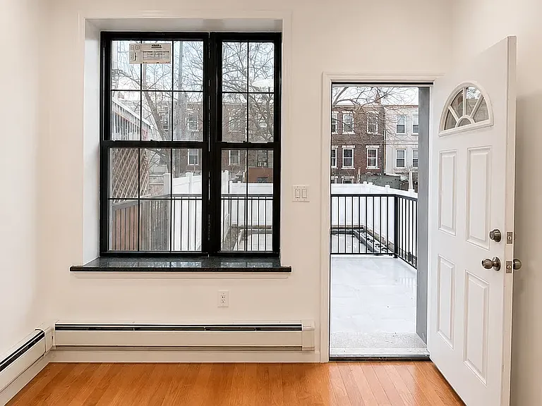 402 Woodbine St #1 — Photo 3