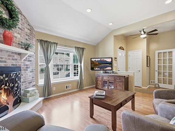 4th image of 138 Sunnyvale Ct