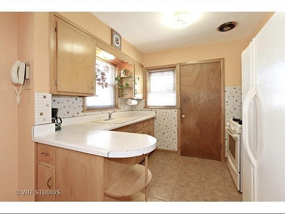 5th image of 5929 W School St