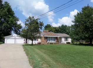 2533 E Washington Rd, Casey, IL 62420