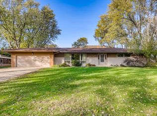 240 McCreey Ave, Glen Ellyn, IL