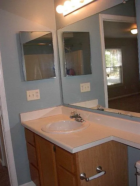 2 bed, 1060 sqft, $1,550 — Photo 2