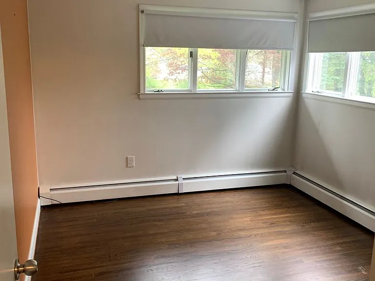 384 Matthews St — Photo 11