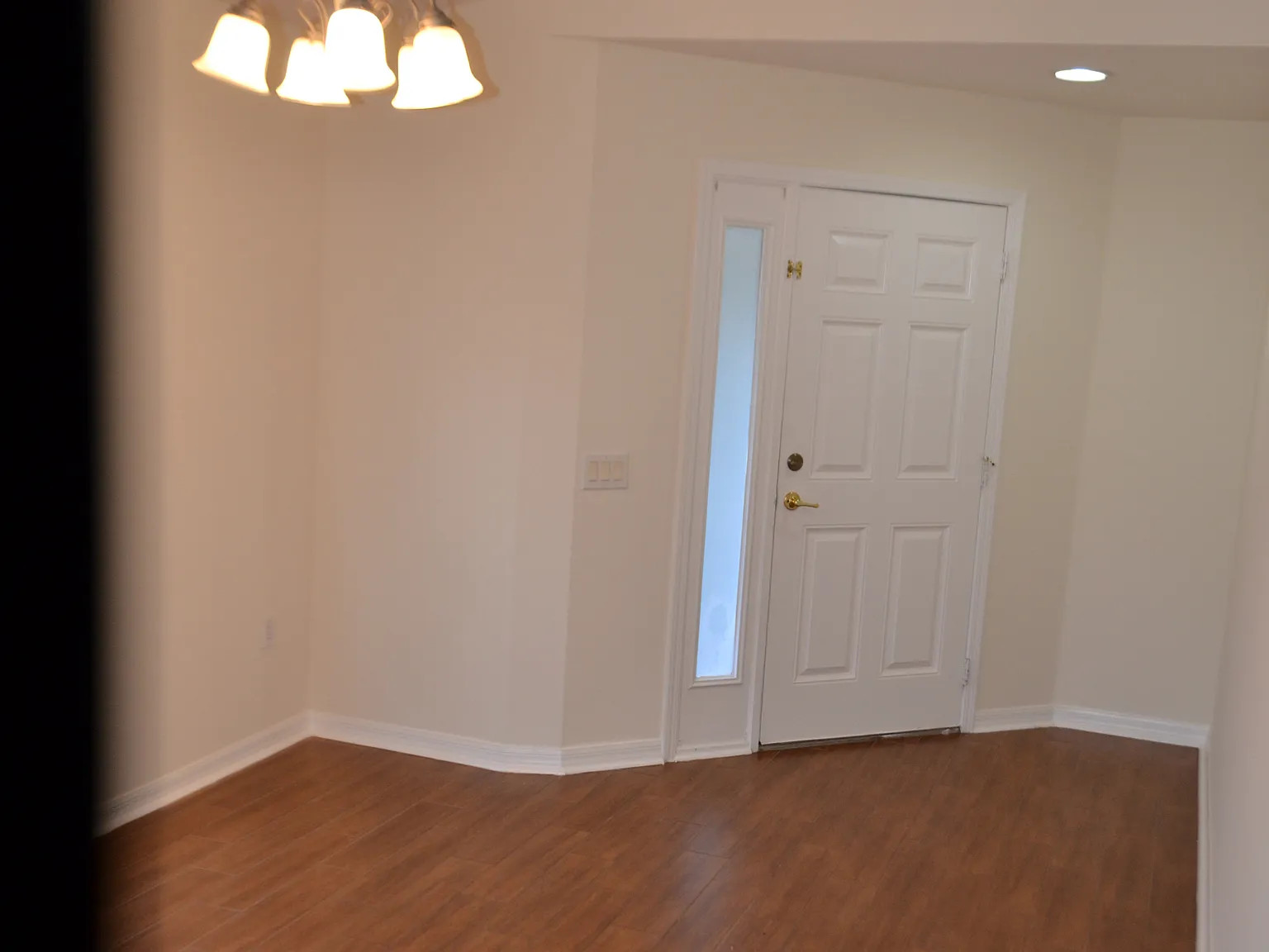 3 bed, 1373 sqft, $1,895 — Photo 2