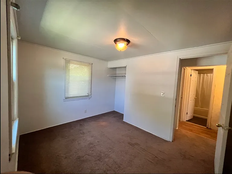 102 Flower St — Photo 2