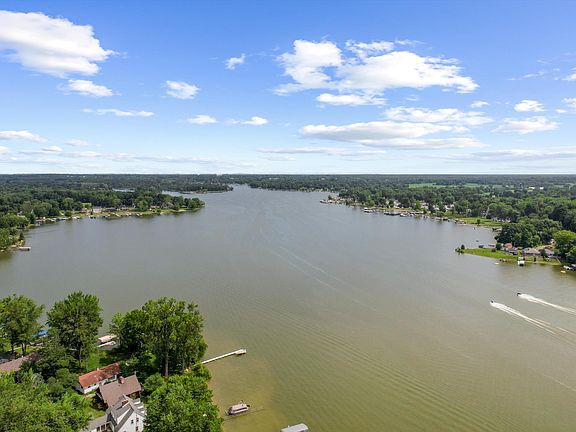 4th image of 873 Driftwood Ln