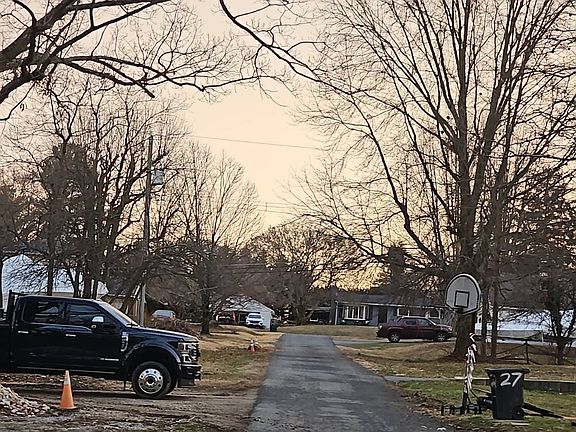 4th image of 27 1st Ave