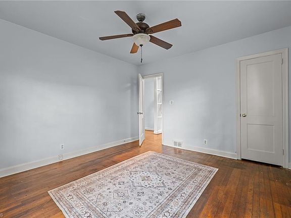5th image of 2732 Stratford Dr