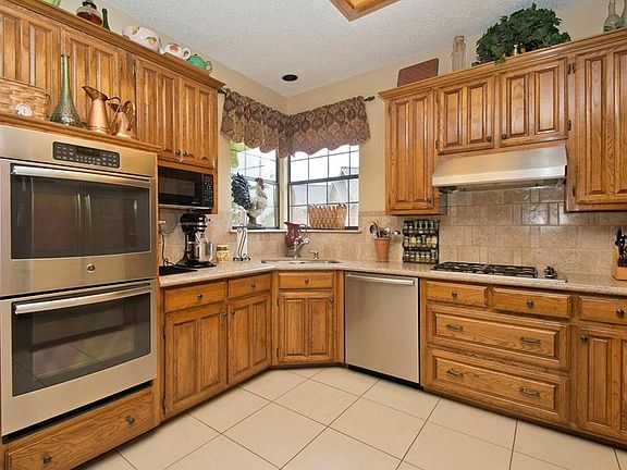 3rd image of 2700 Coventry Ln