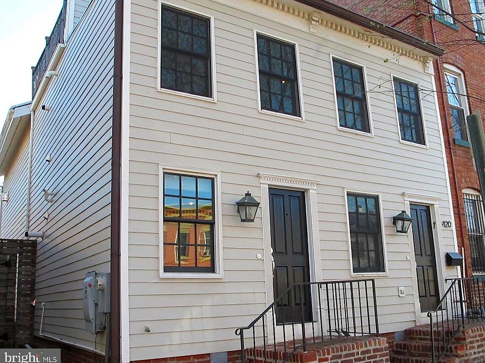 Welcome to both front doors of 420 Ridge St NW