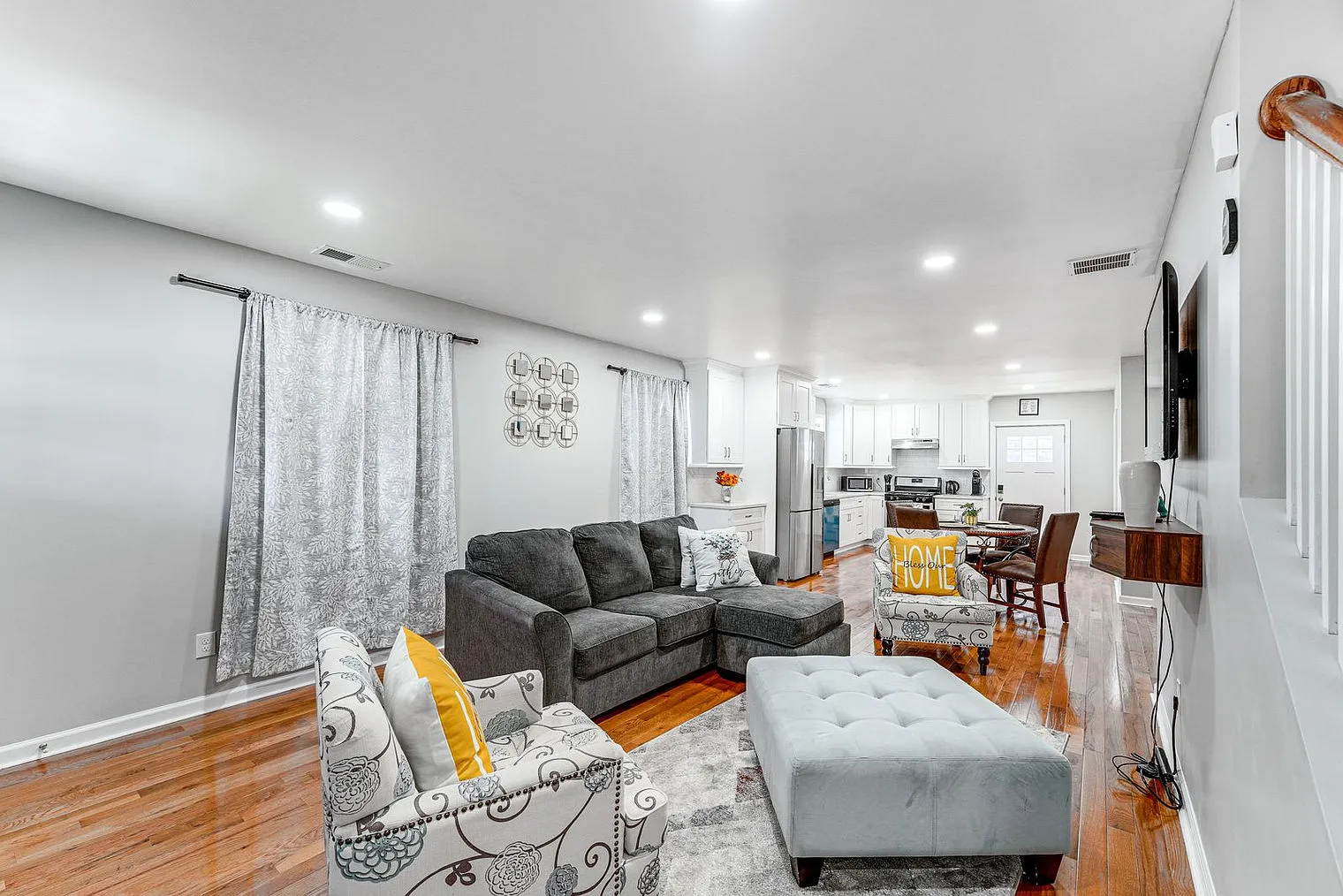 3 bed, 1.0 bath, 1388 sqft, $4,718 — Photo 4