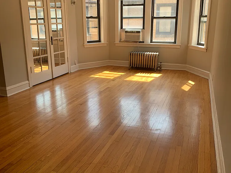 6221 N Artesian Ave #3W — Photo 1