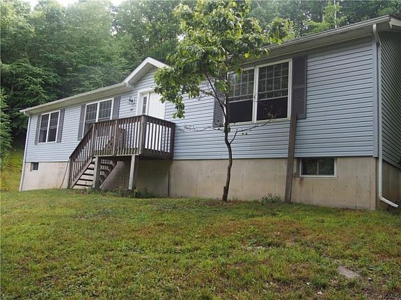 2nd image of 215 Peenpack Trl