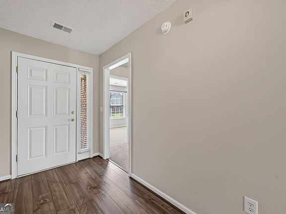 5th image of 912 Village View Cir