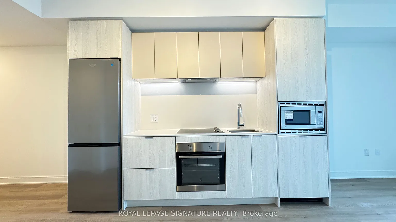 86 Dundas St E #326 photo 1