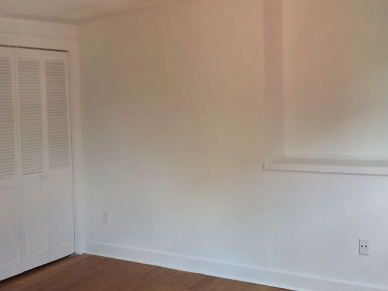 16. BR w long shelf