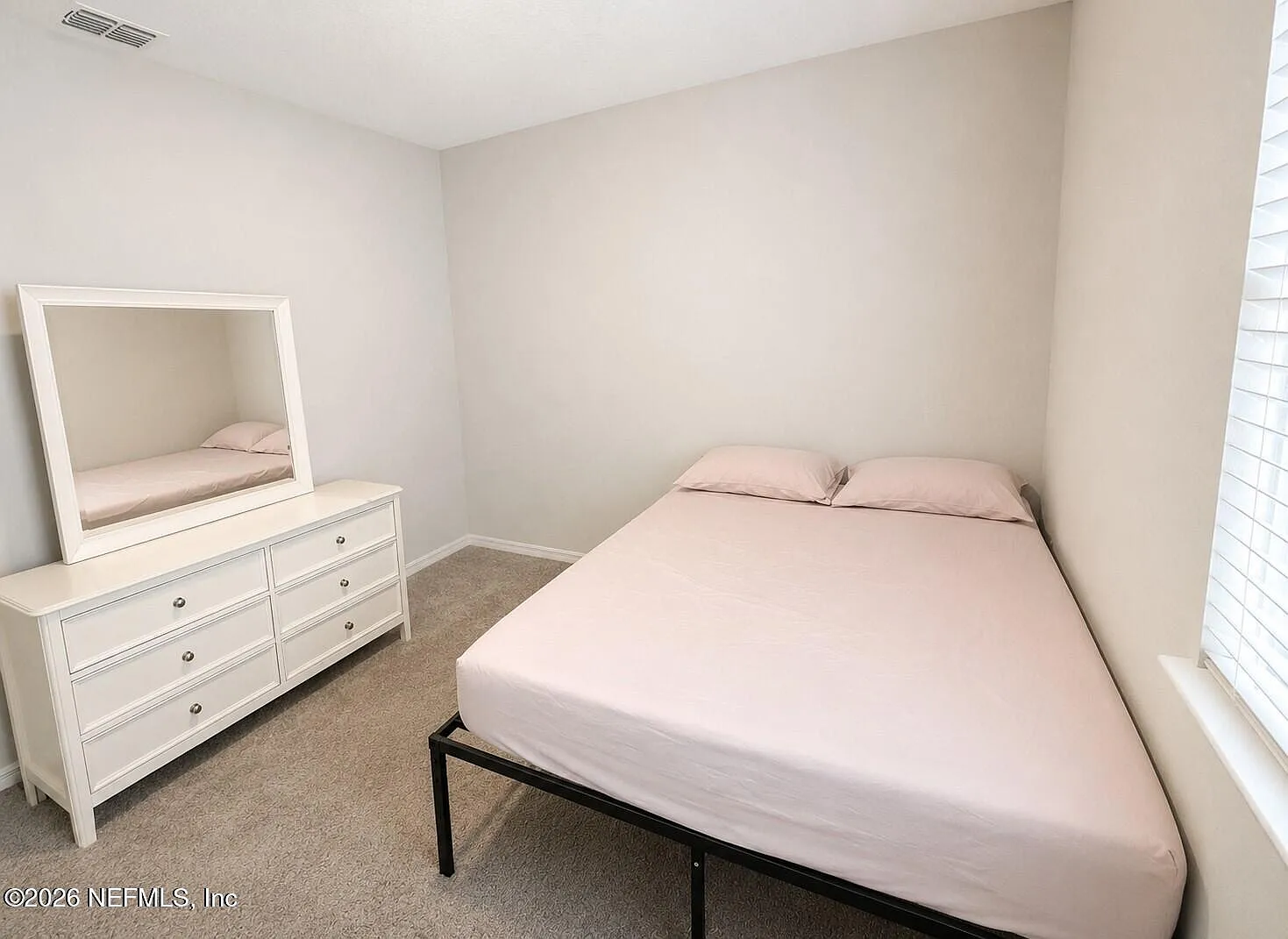 4 bed, 3.0 bath, 2078 sqft, $850 — Photo 2