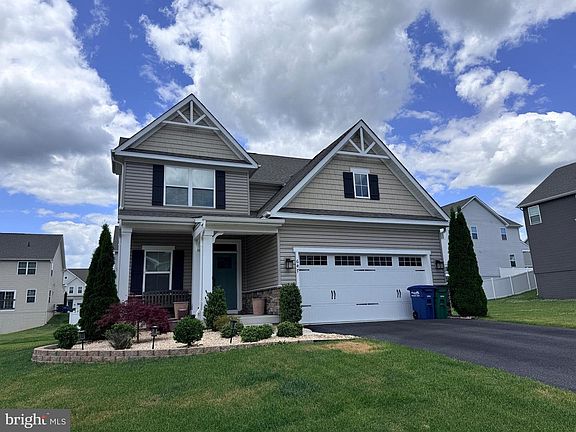 2nd image of 647 Falcon Ln